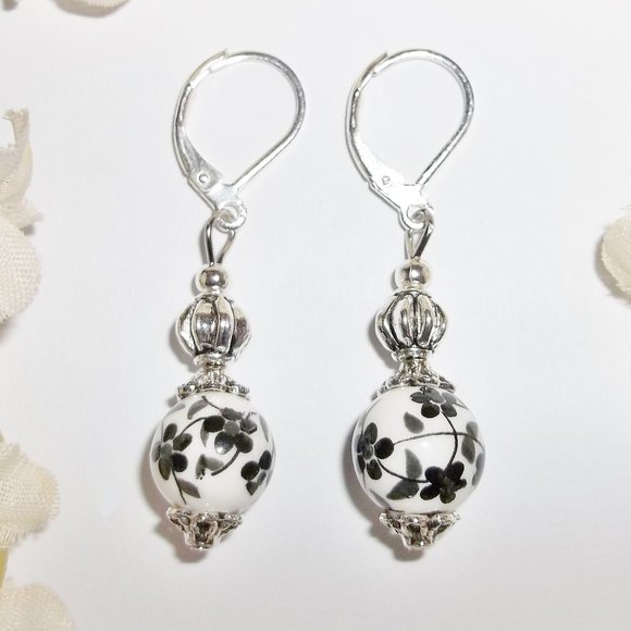 wvluckygirl Jewelry - Black White & Gray Flowered Earrings Beaded Dangle Drop Boho Style Gift Set 7246